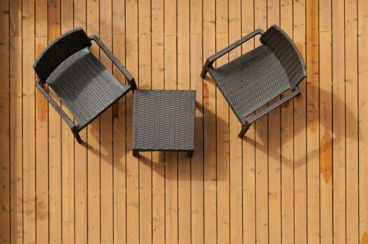 Havestole og et lille bord